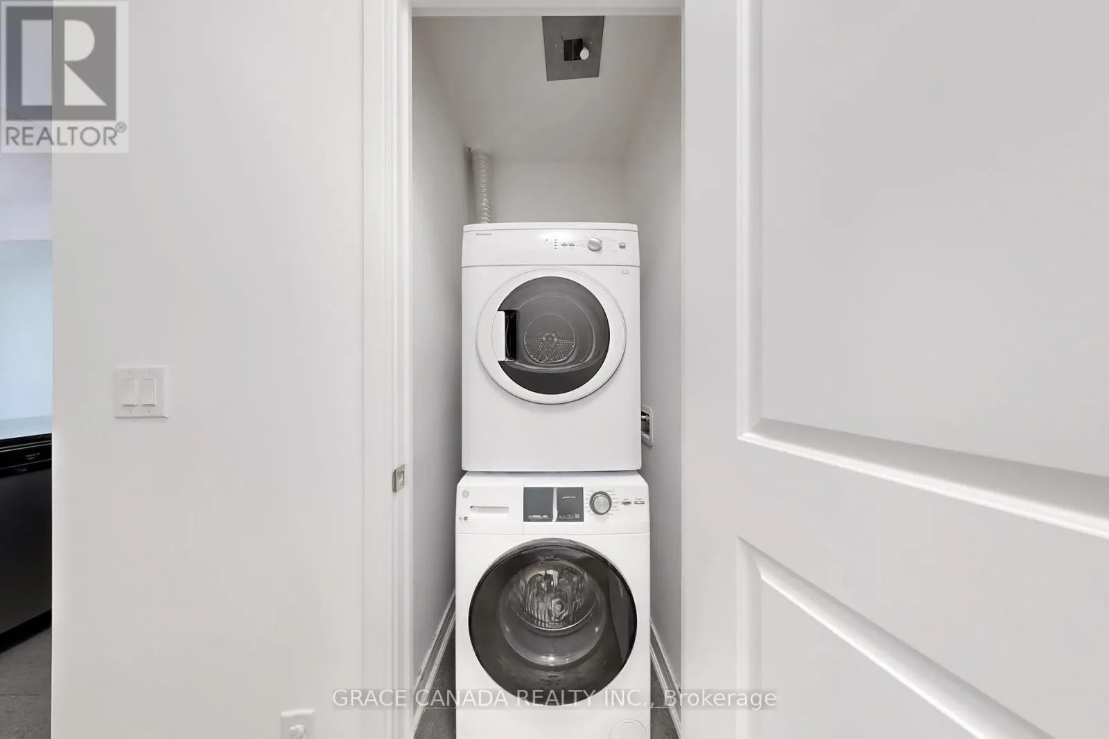 409 - 9205 YONGE STREET