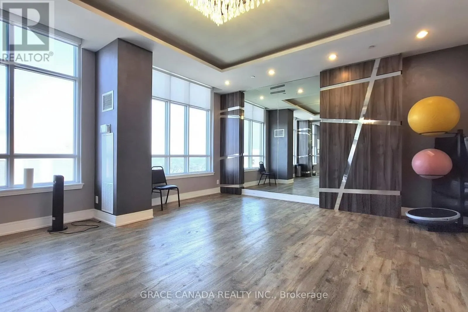 409 - 9205 YONGE STREET