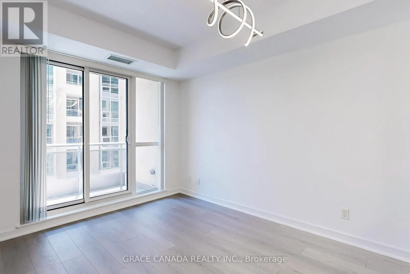 409 - 9205 YONGE STREET