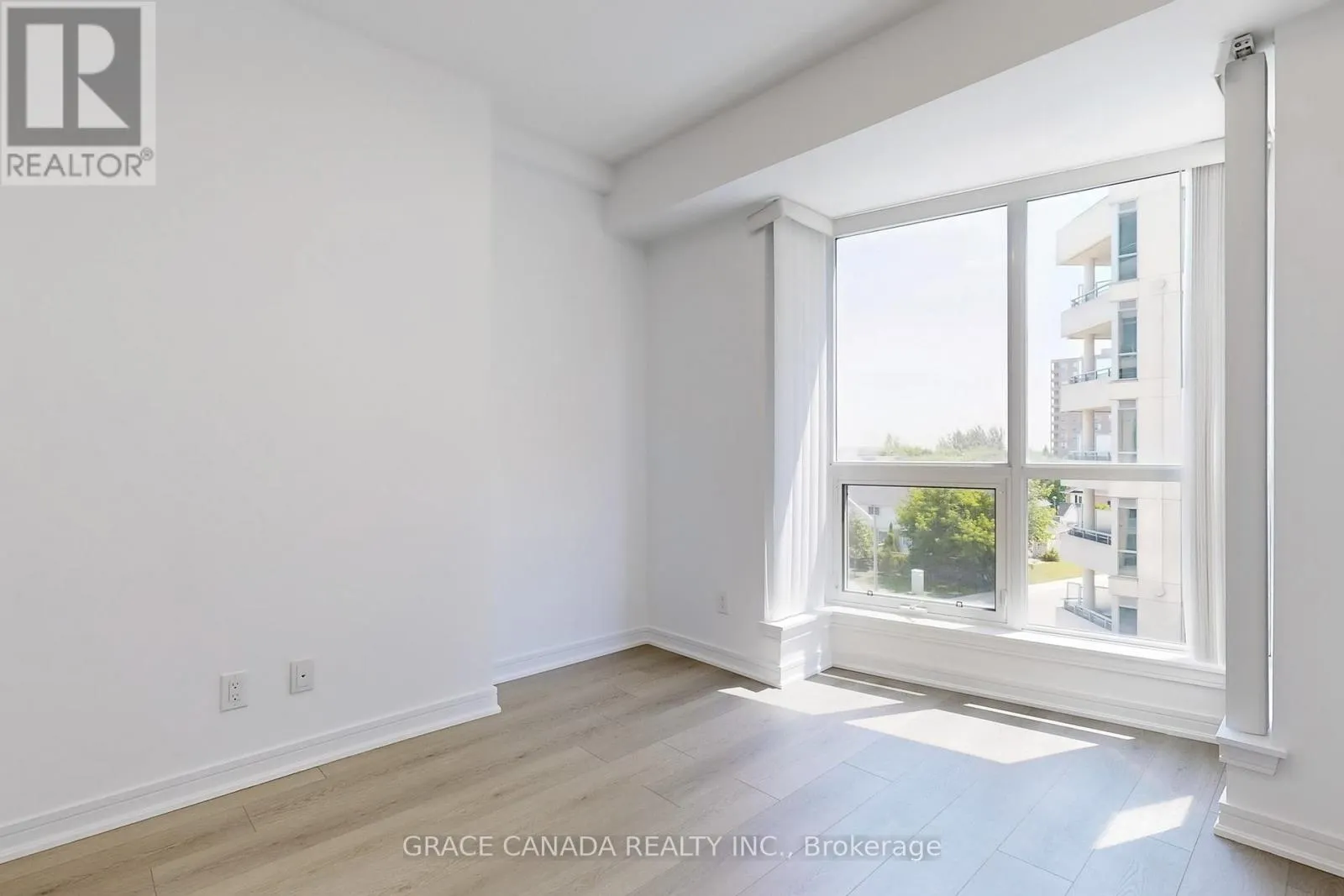 409 - 9205 YONGE STREET