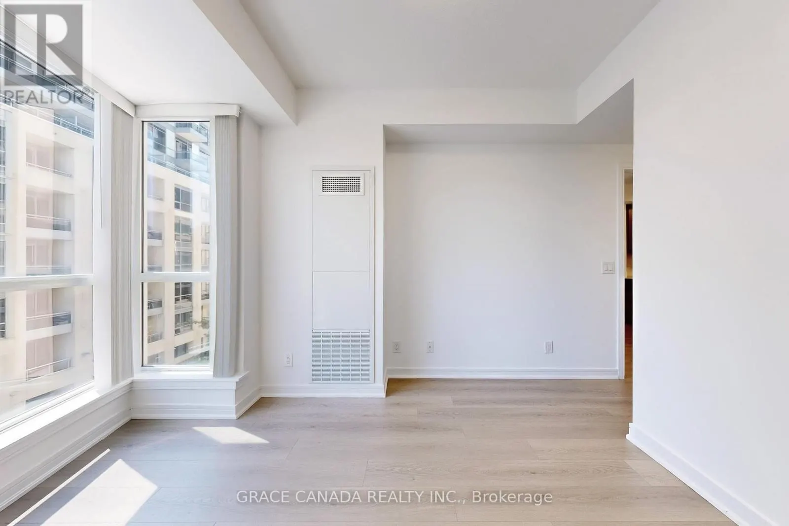 409 - 9205 YONGE STREET