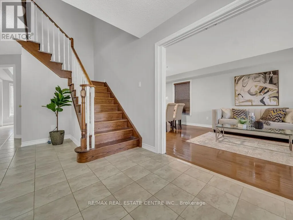 45 STONEMOUNT CRESCENT