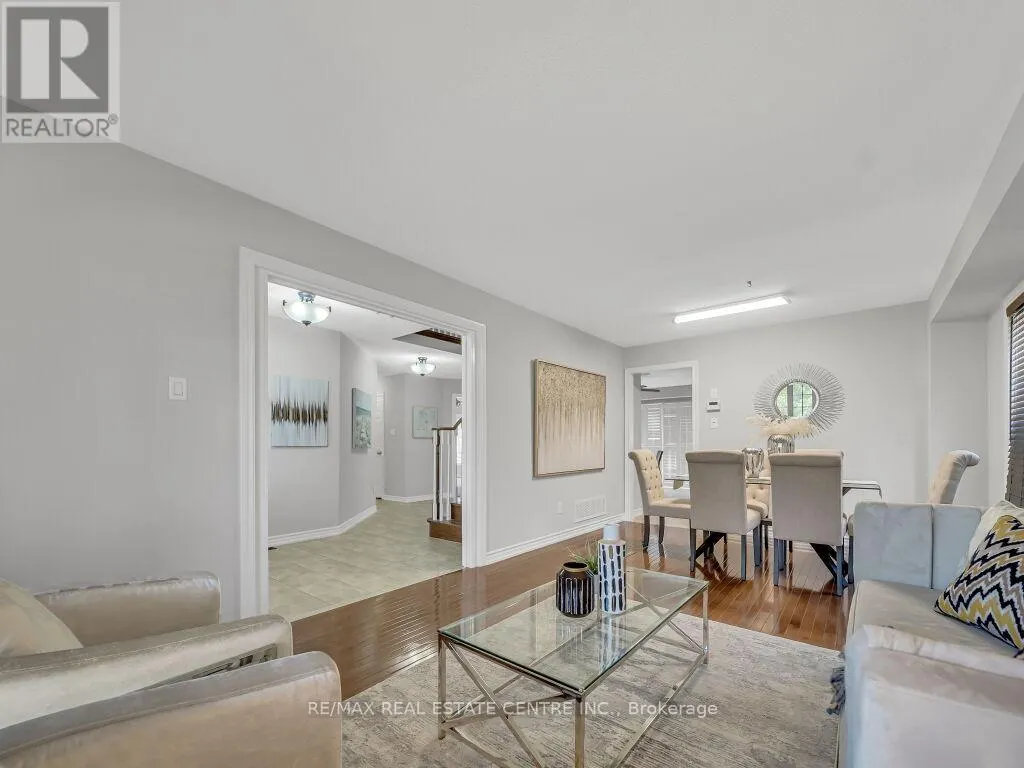 45 STONEMOUNT CRESCENT