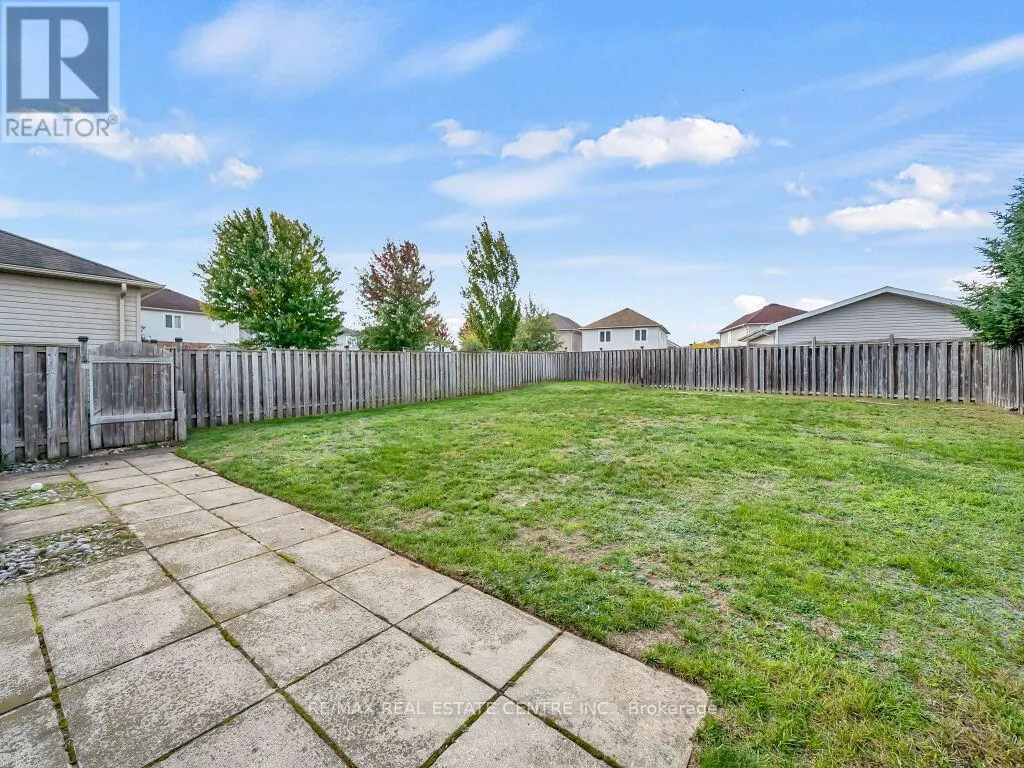 45 STONEMOUNT CRESCENT