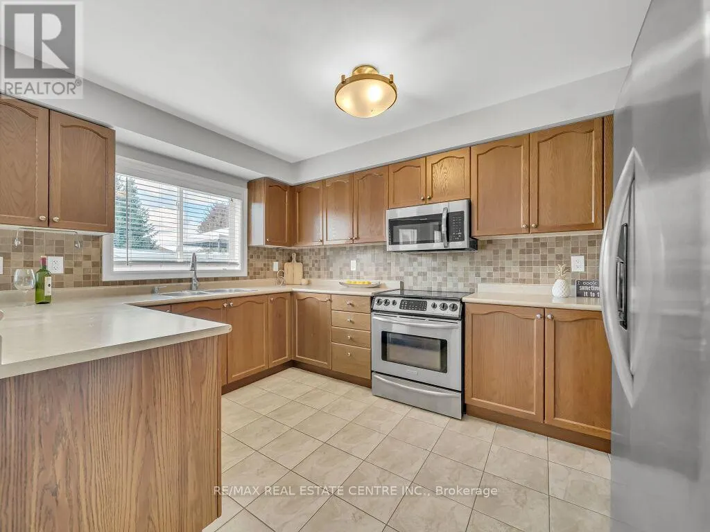 45 STONEMOUNT CRESCENT