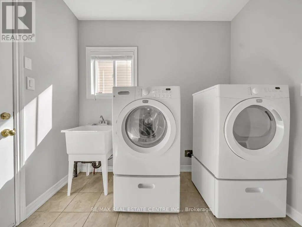 45 STONEMOUNT CRESCENT