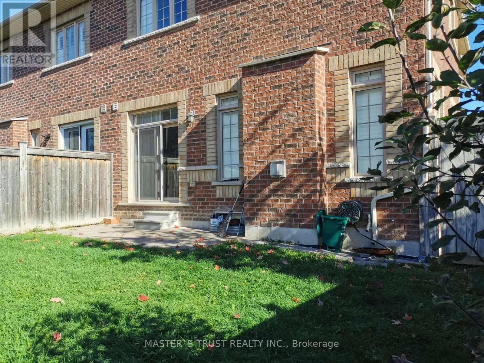 16 WILLIAM BARTLETT DRIVE