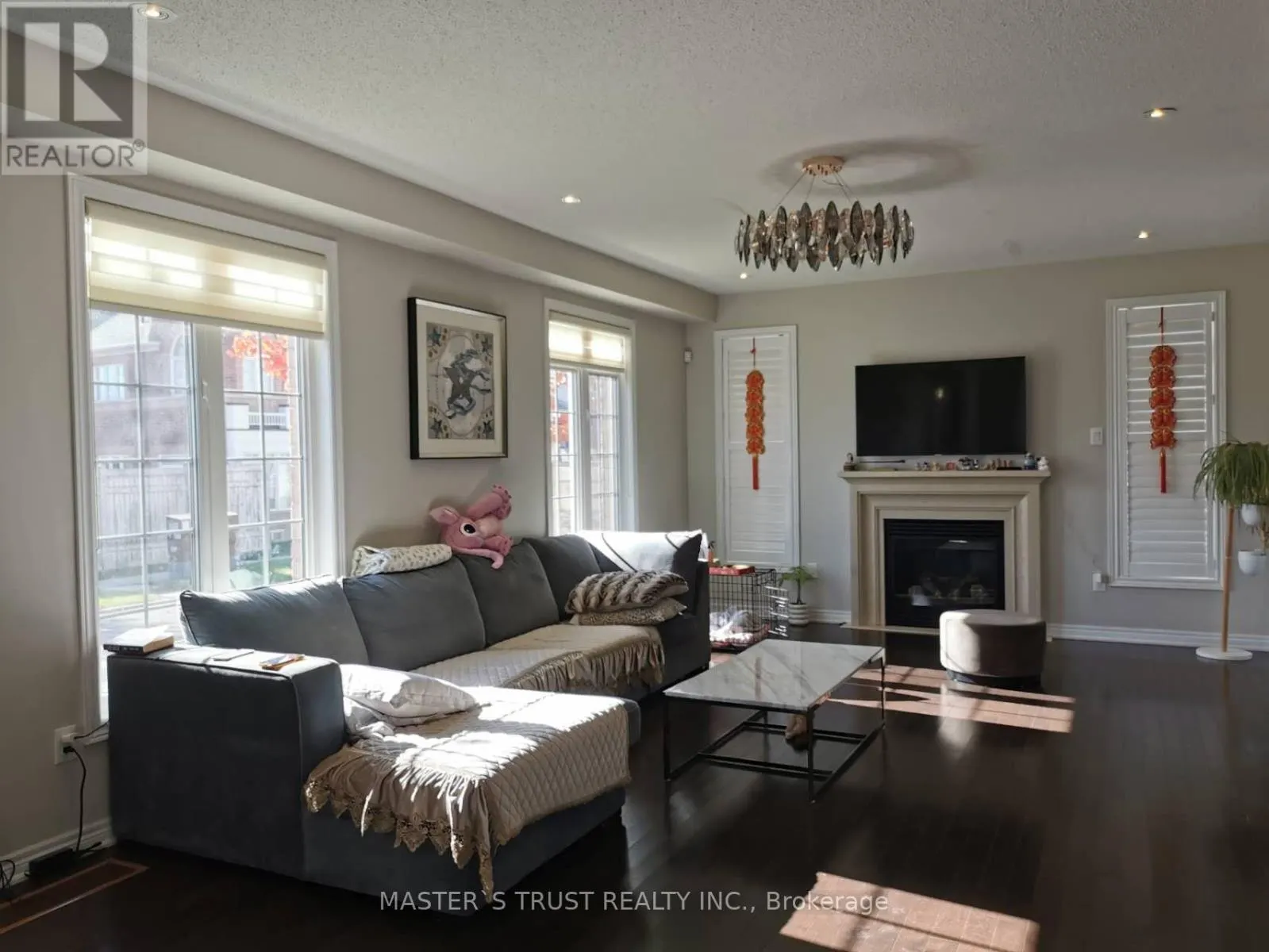 16 WILLIAM BARTLETT DRIVE