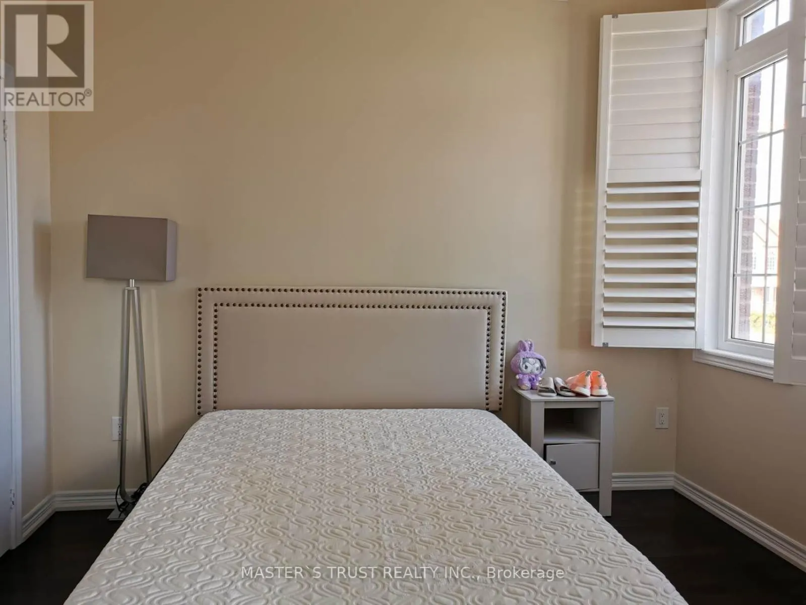 16 WILLIAM BARTLETT DRIVE