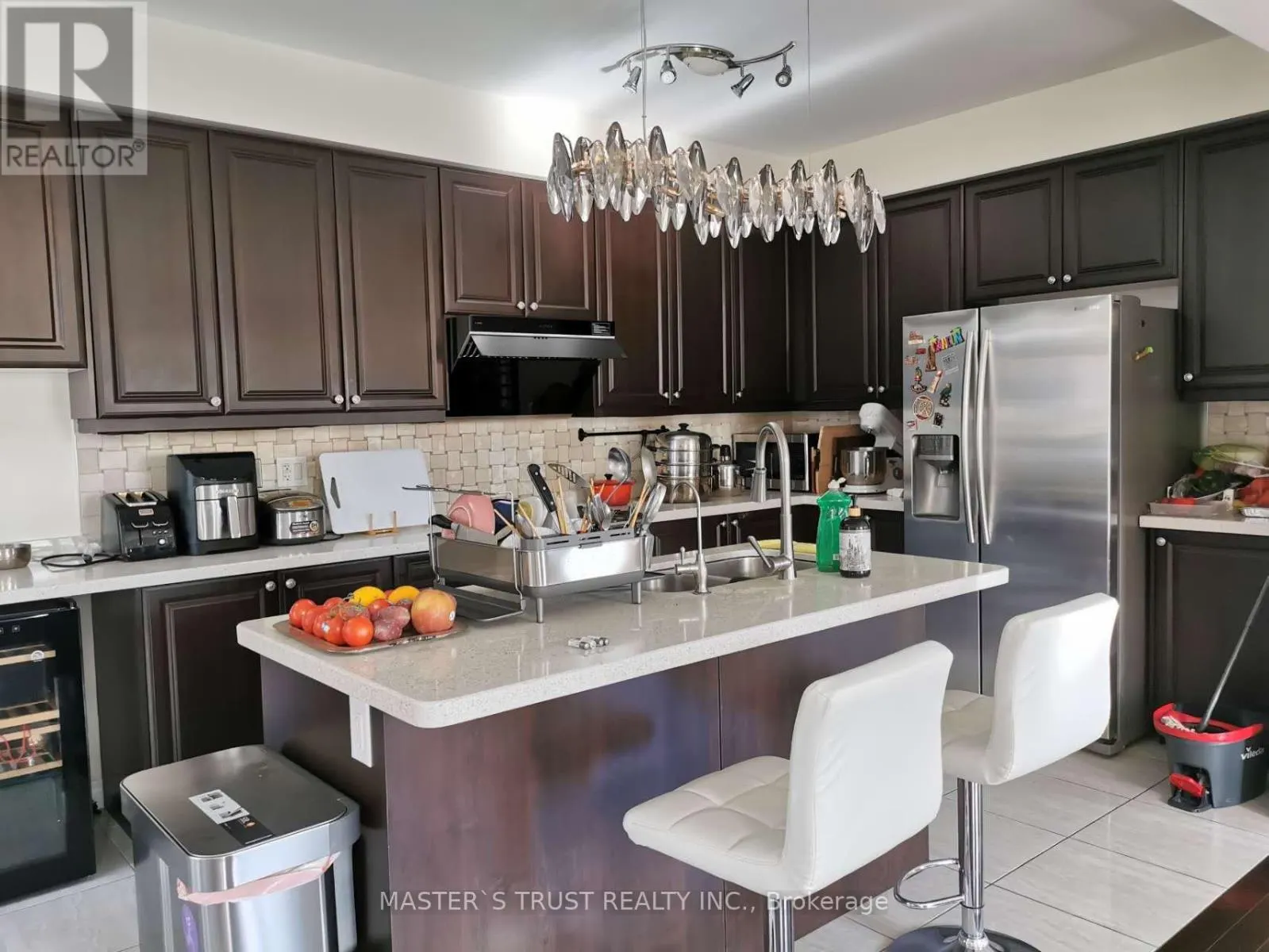 16 WILLIAM BARTLETT DRIVE