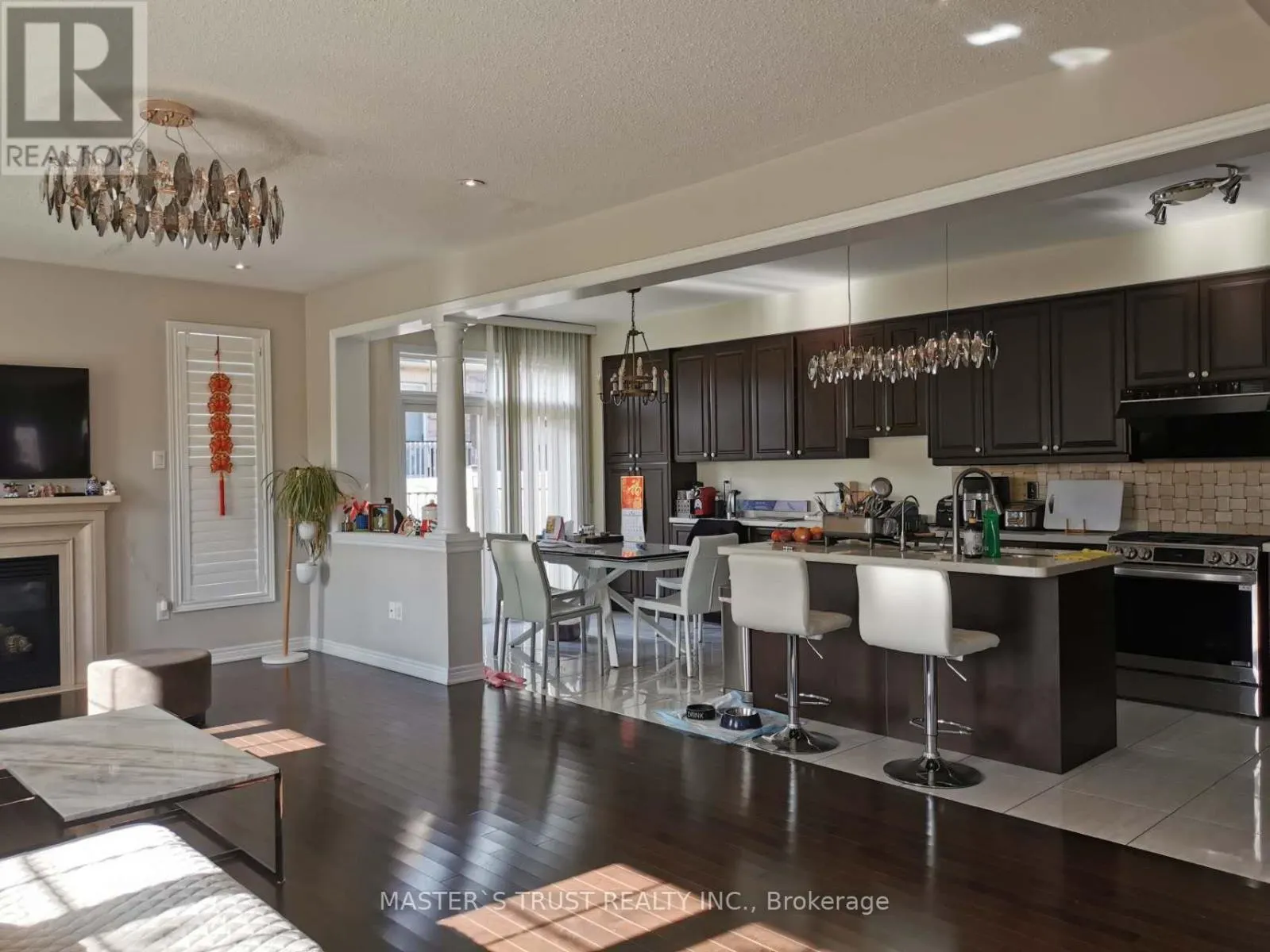 16 WILLIAM BARTLETT DRIVE