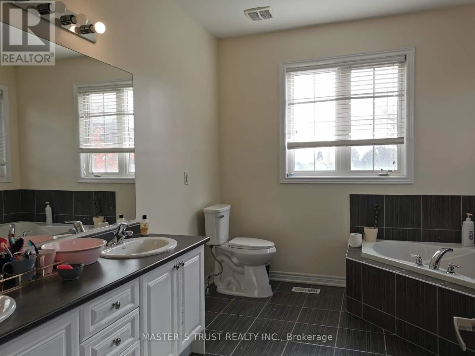 16 WILLIAM BARTLETT DRIVE