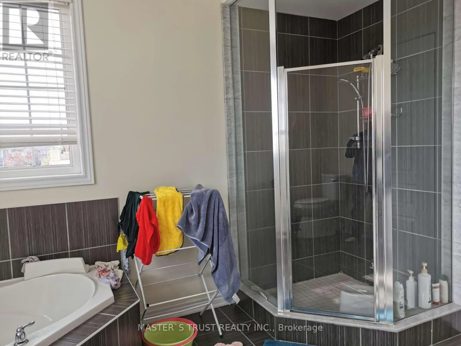 16 WILLIAM BARTLETT DRIVE