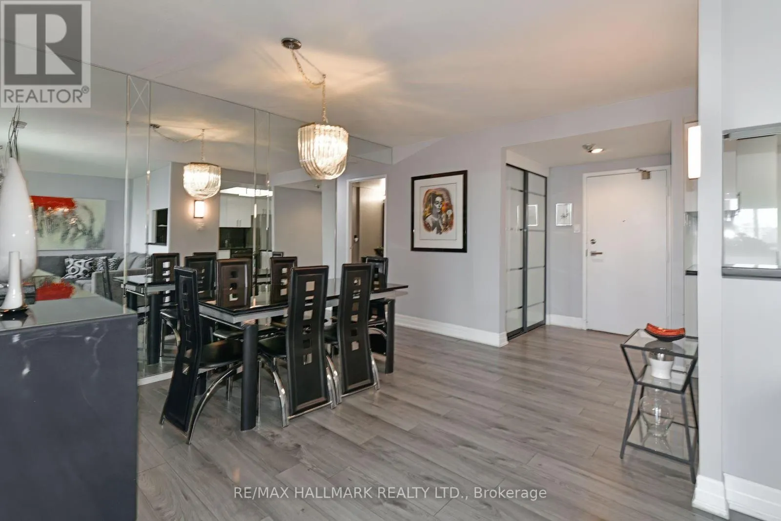 808 - 7601 BATHURST STREET