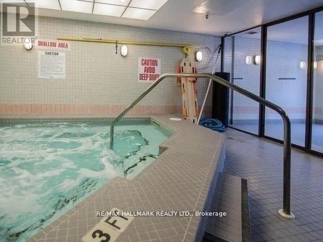 808 - 7601 BATHURST STREET