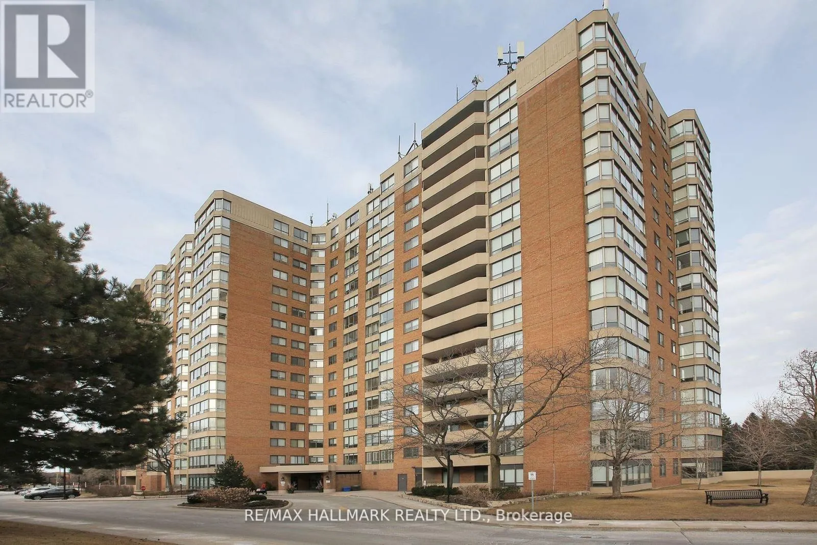 808 - 7601 BATHURST STREET