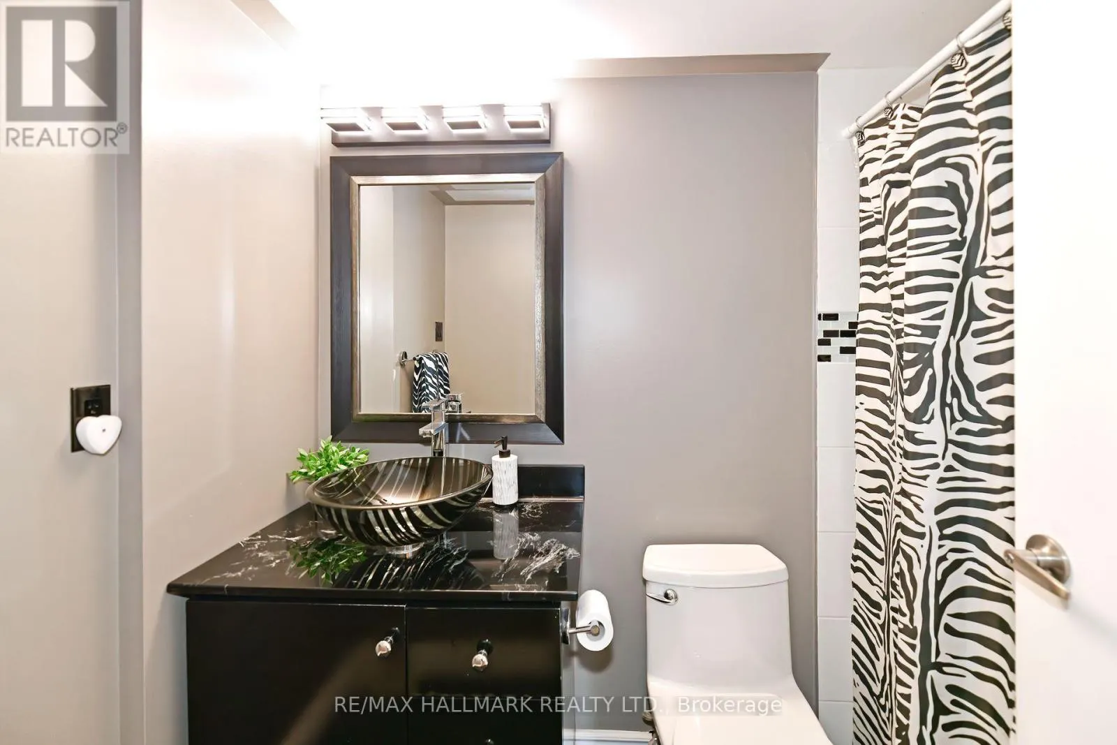 808 - 7601 BATHURST STREET