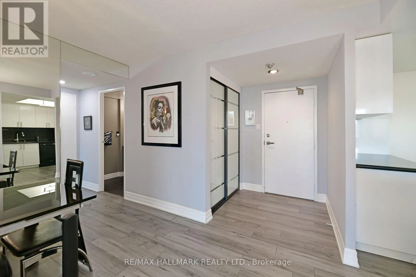 808 - 7601 BATHURST STREET