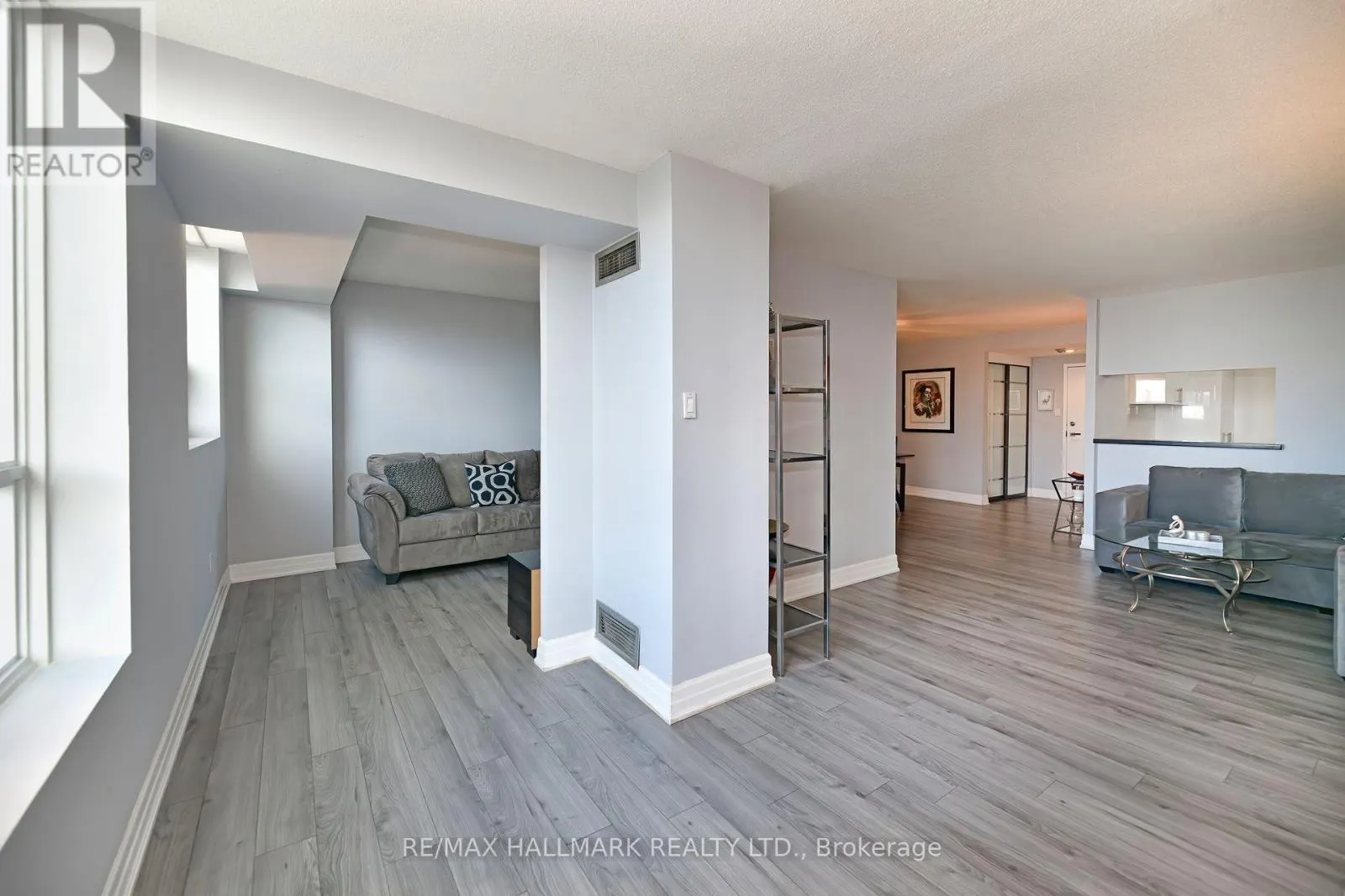 808 - 7601 BATHURST STREET