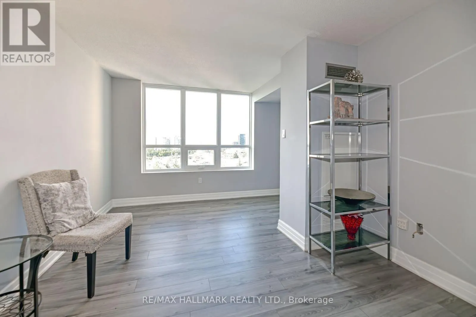 808 - 7601 BATHURST STREET