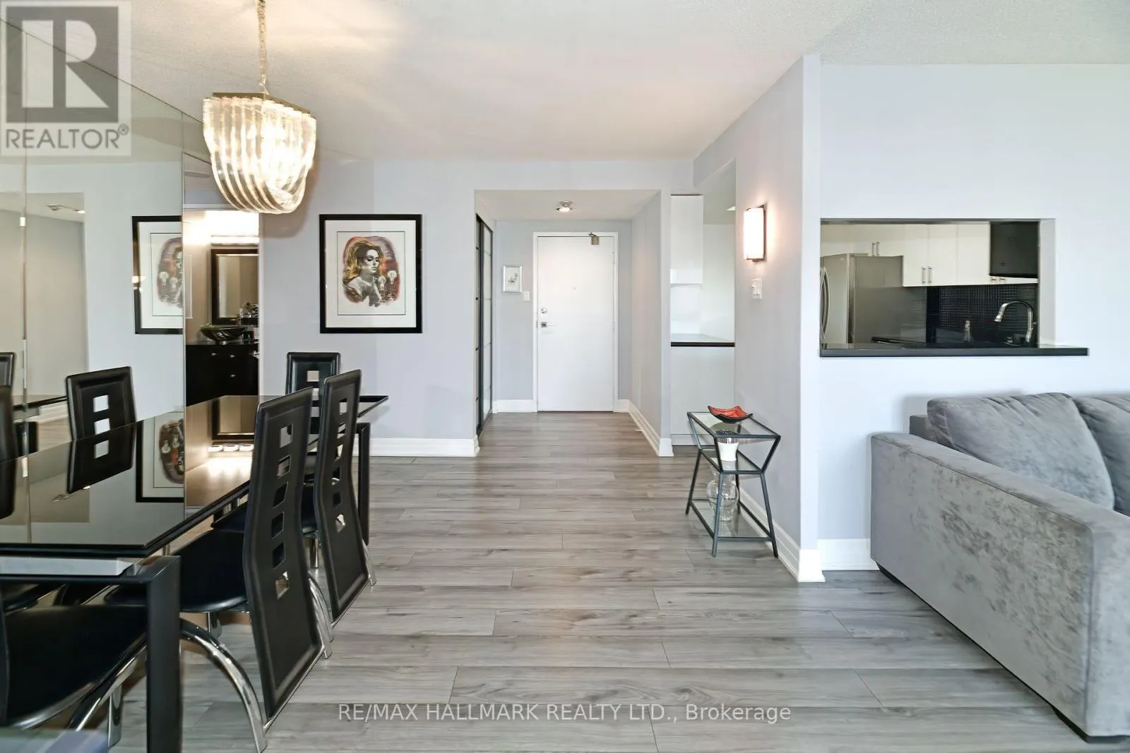 808 - 7601 BATHURST STREET