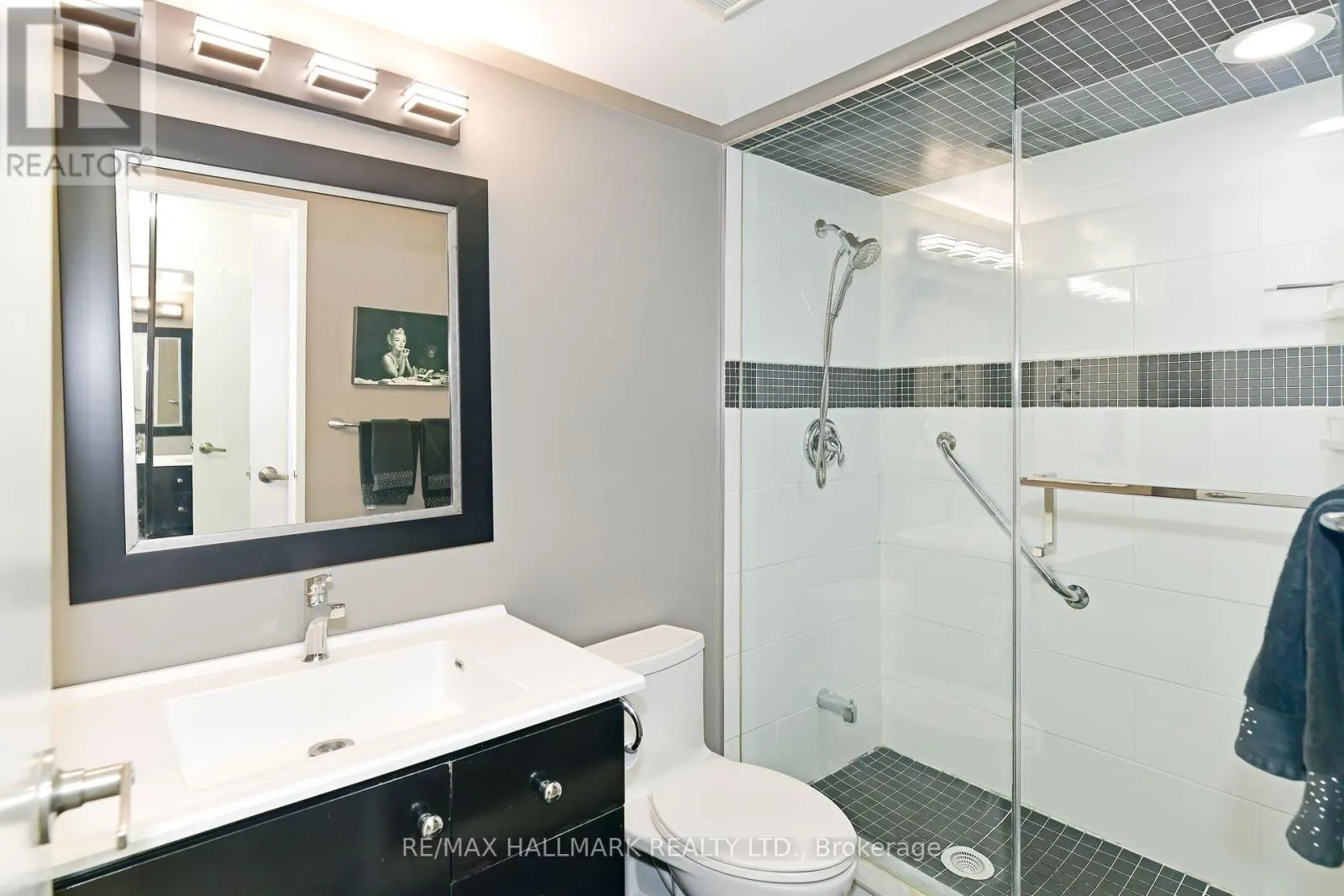 808 - 7601 BATHURST STREET