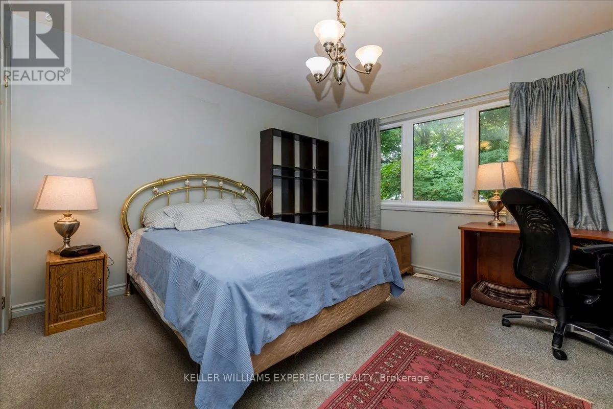 865 BLACKWOODS AVENUE