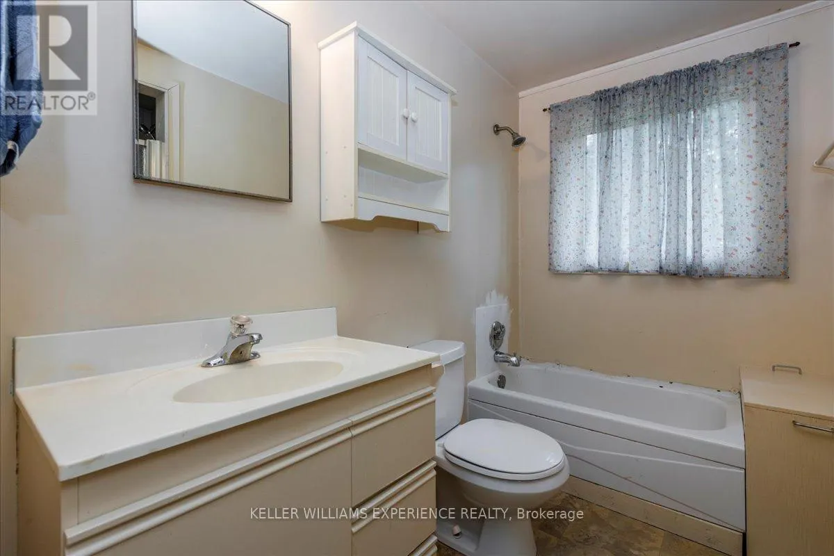 865 BLACKWOODS AVENUE