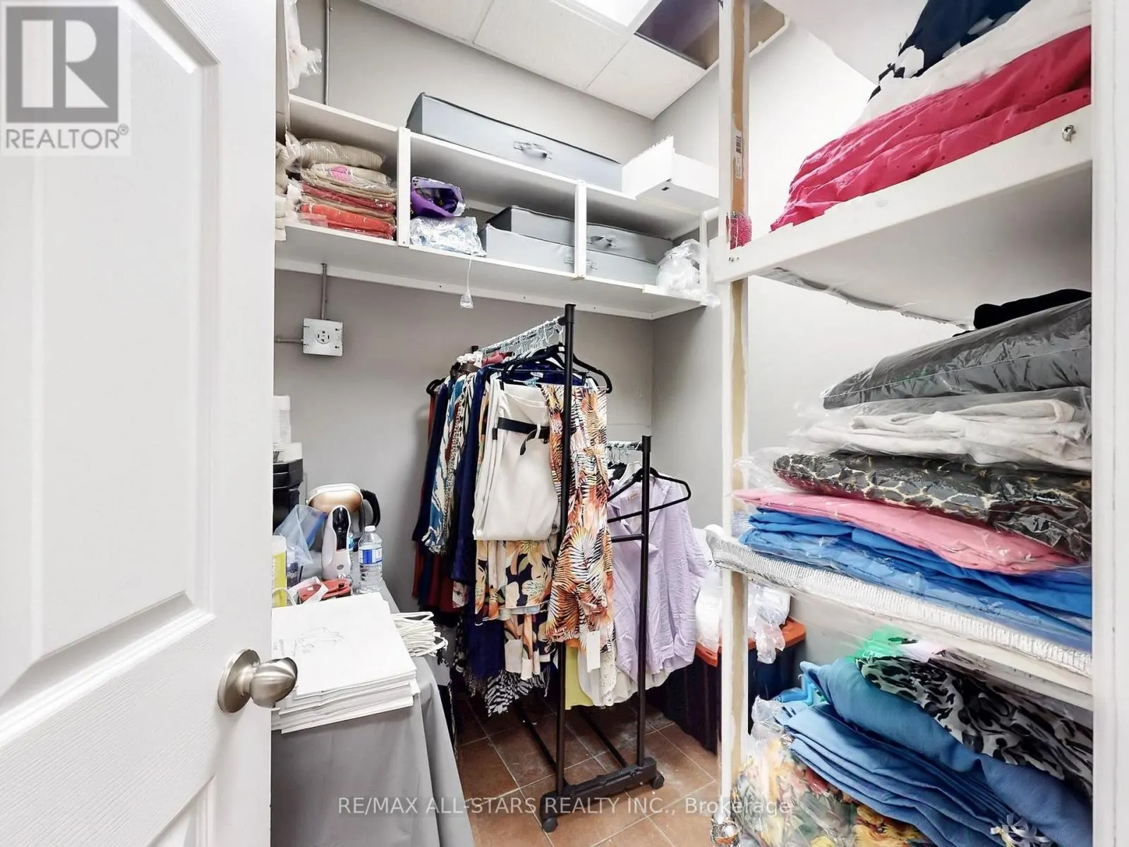 3A - 38 WELLINGTON STREET E