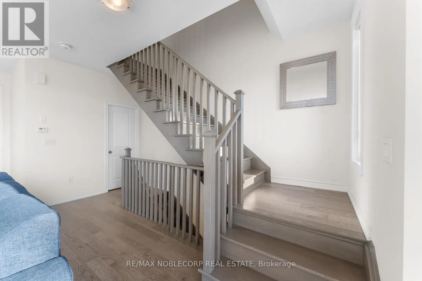 75 HOLYROOD CRESCENT