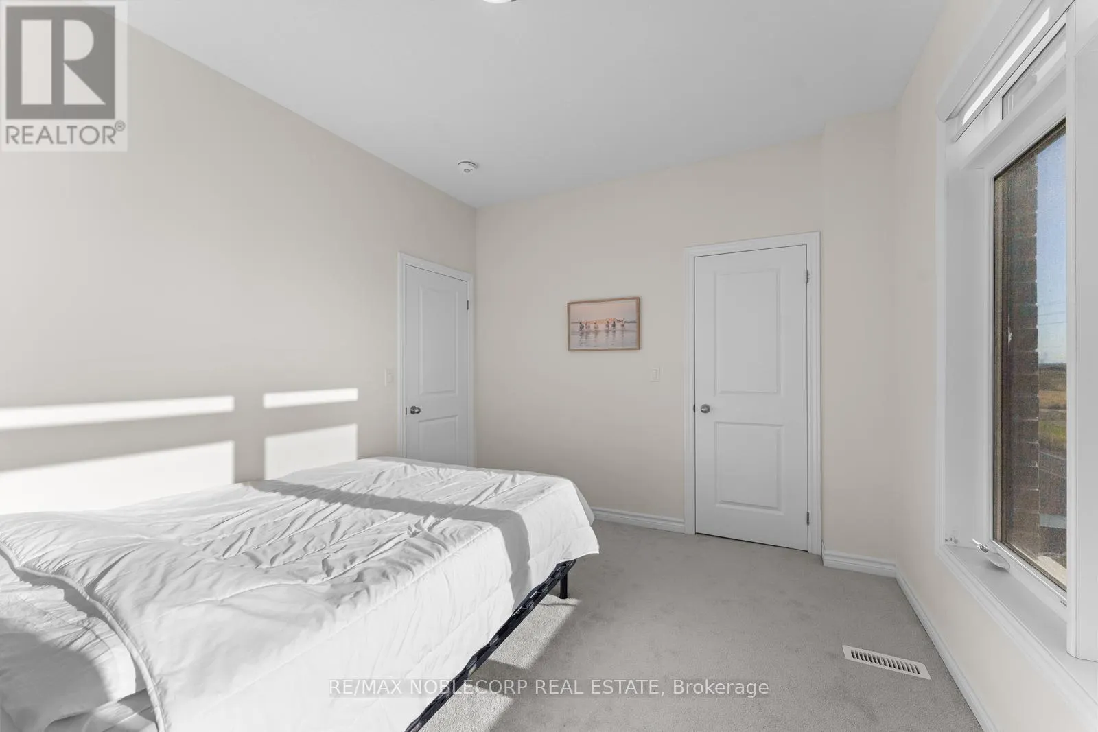 75 HOLYROOD CRESCENT