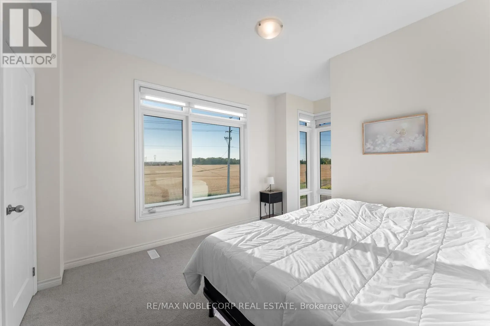 75 HOLYROOD CRESCENT