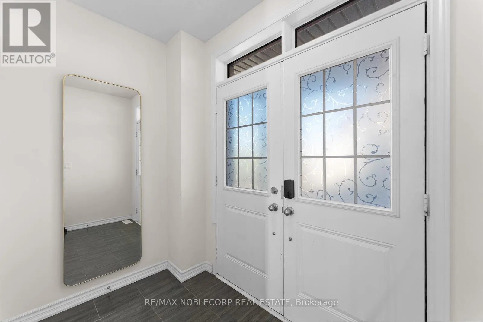 75 HOLYROOD CRESCENT