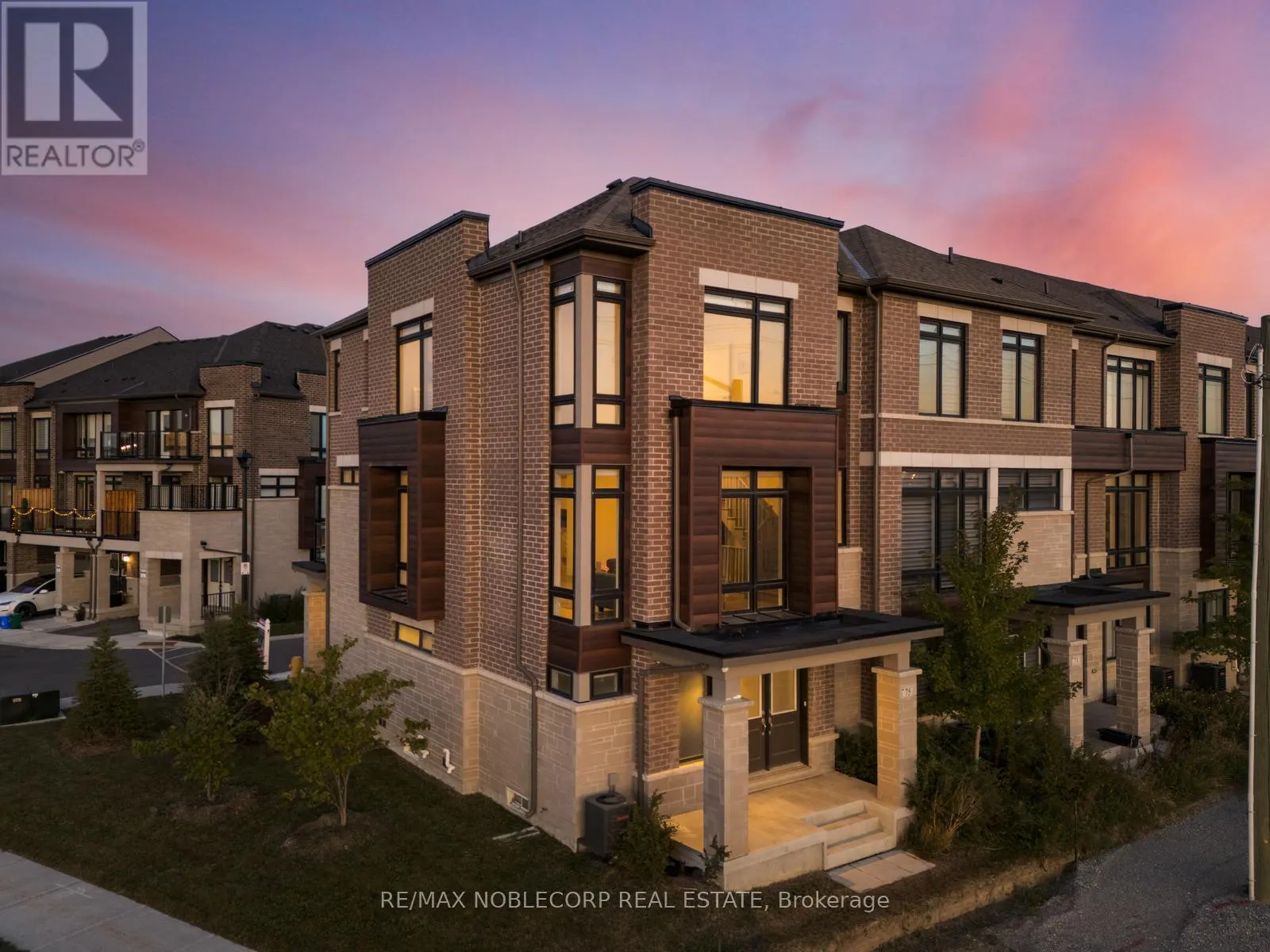 75 HOLYROOD CRESCENT