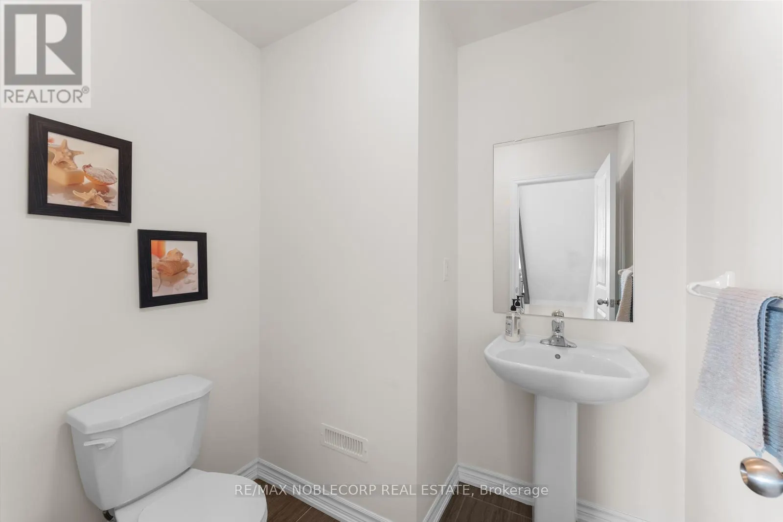 75 HOLYROOD CRESCENT