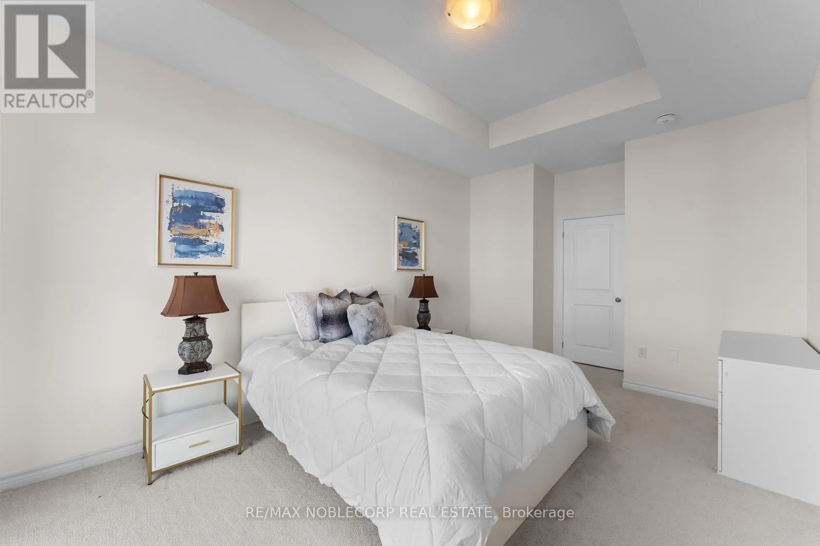 75 HOLYROOD CRESCENT