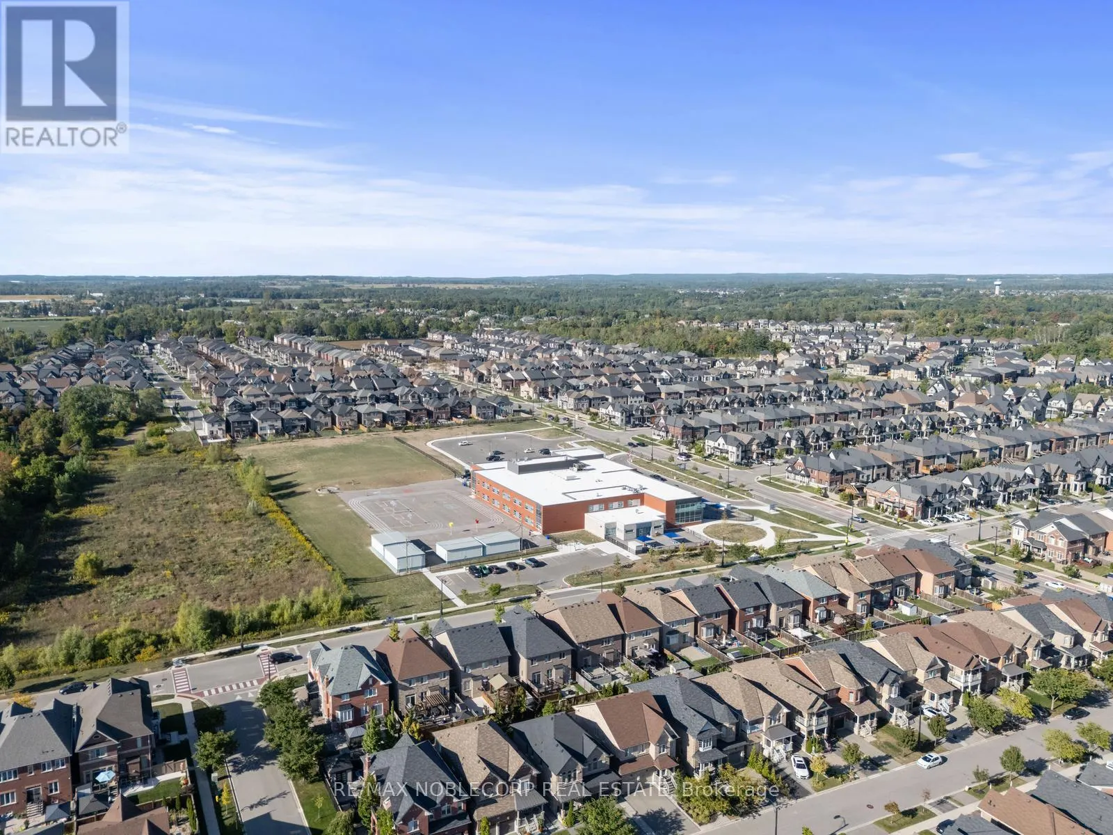 75 HOLYROOD CRESCENT