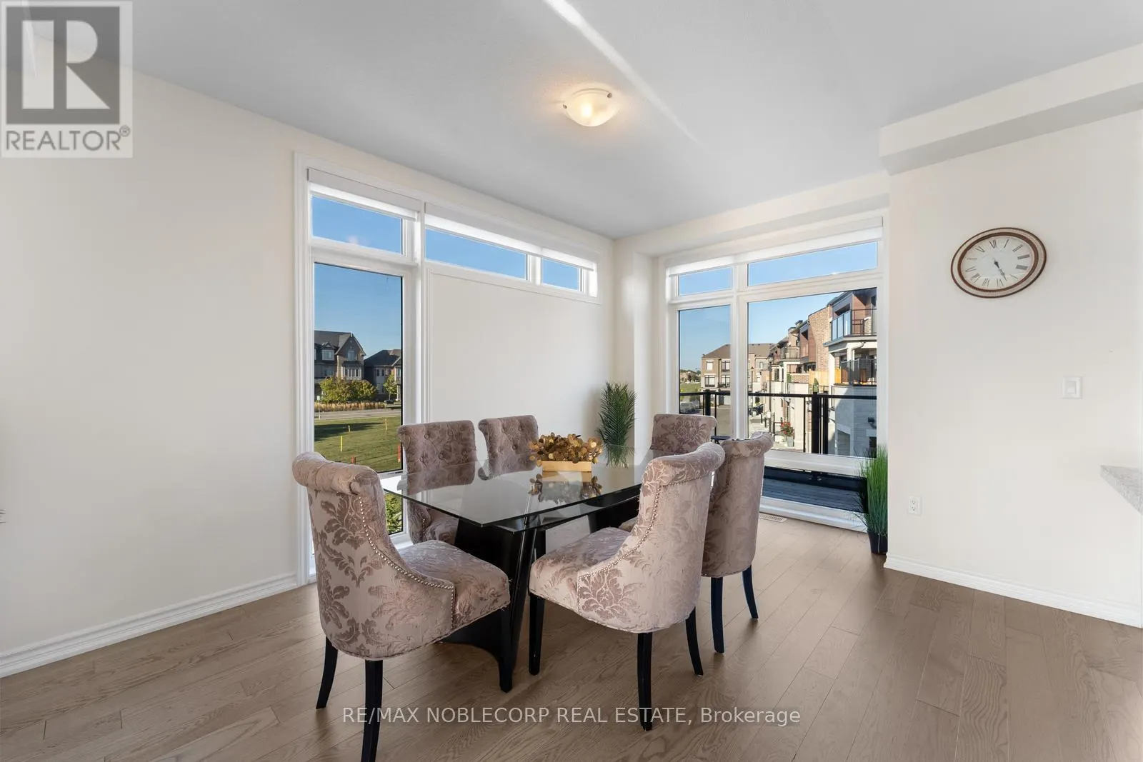 75 HOLYROOD CRESCENT