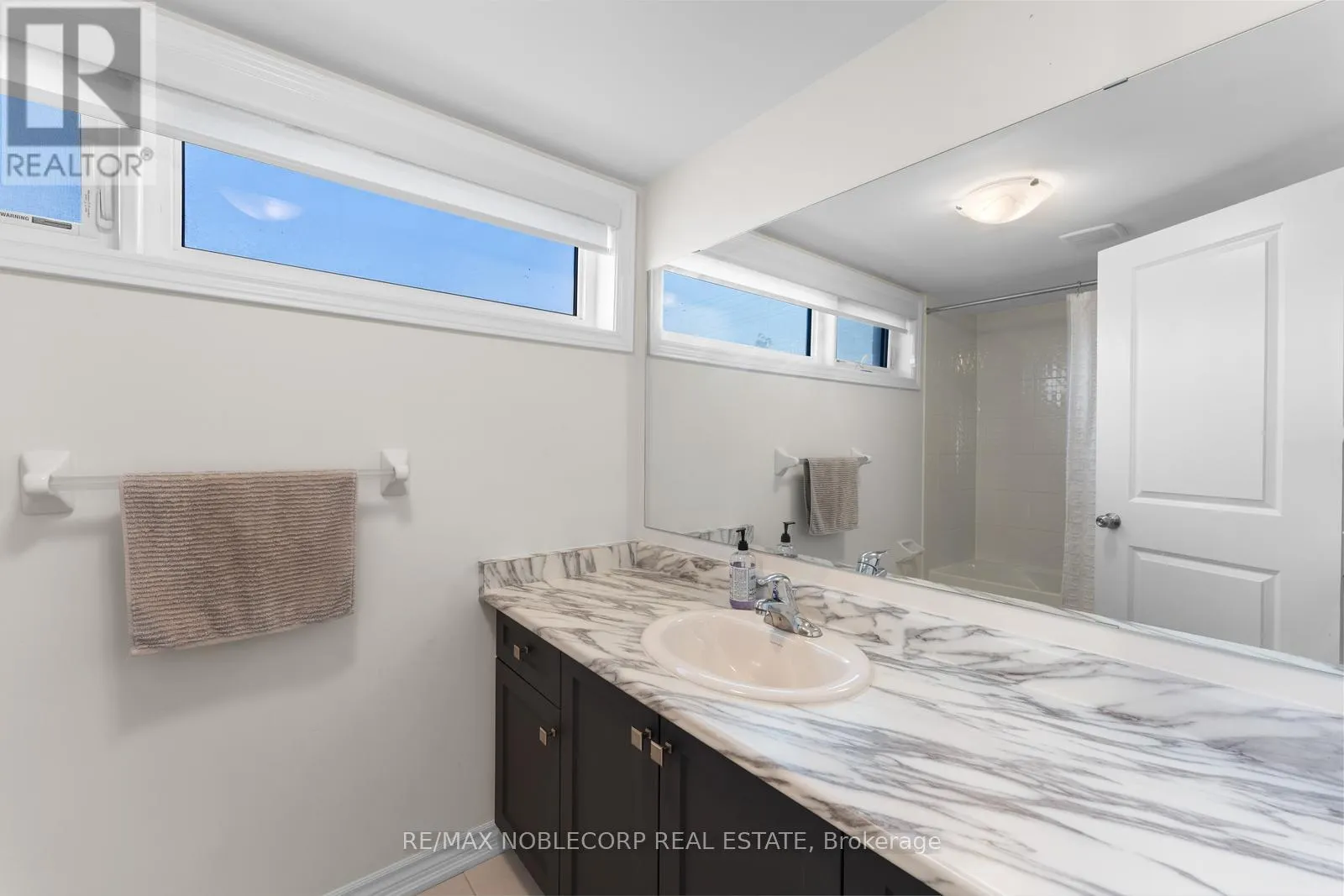 75 HOLYROOD CRESCENT