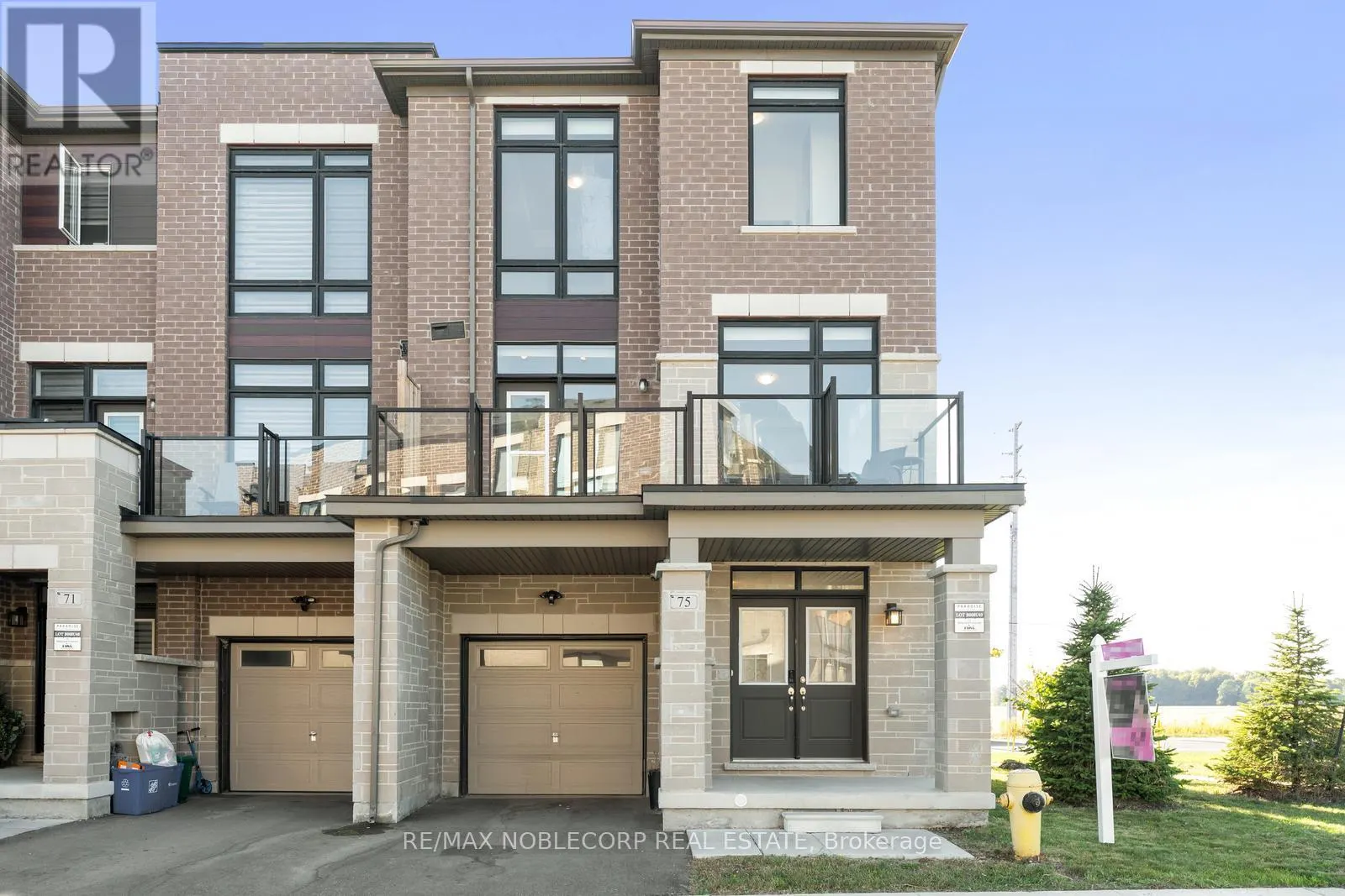 75 HOLYROOD CRESCENT