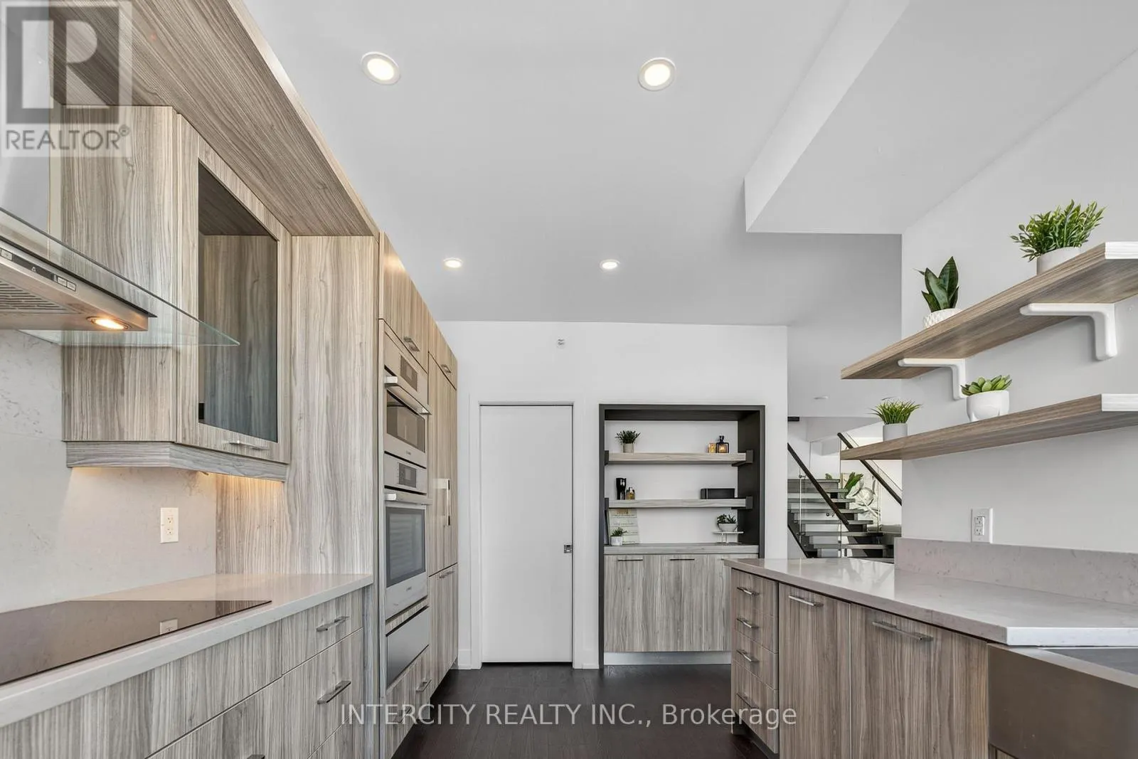 PH05 - 2910 HIGHWAY 7 ROAD