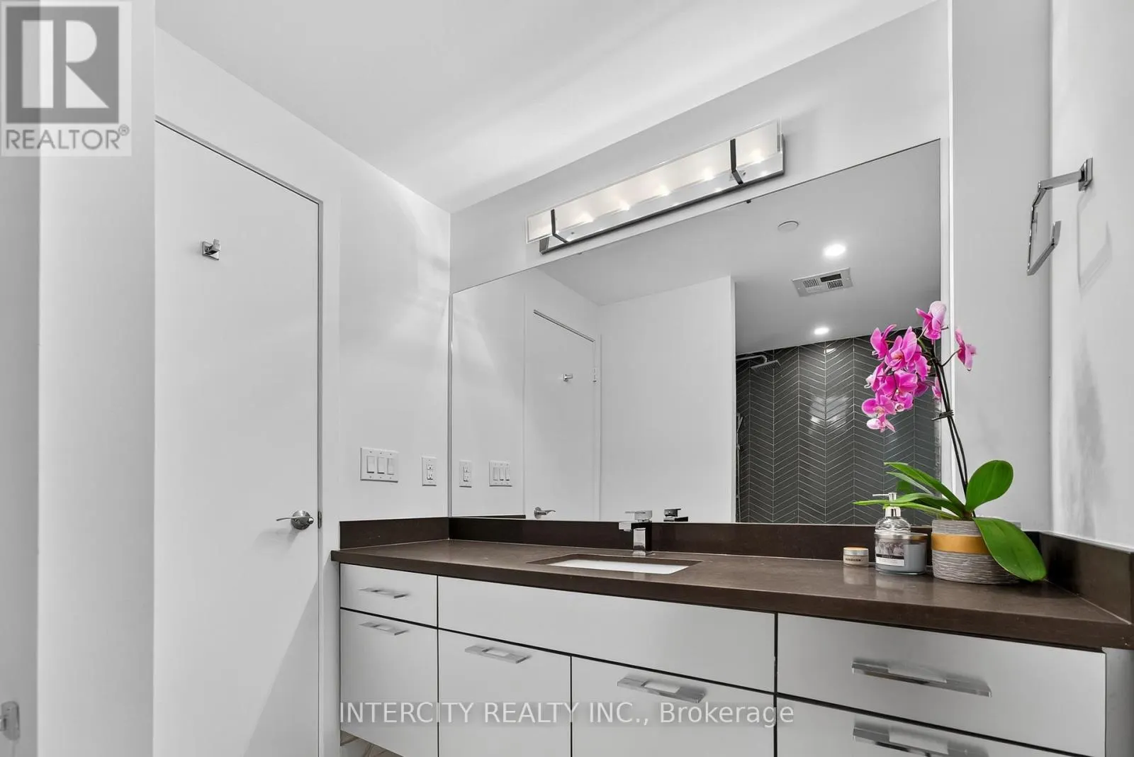 PH05 - 2910 HIGHWAY 7 ROAD