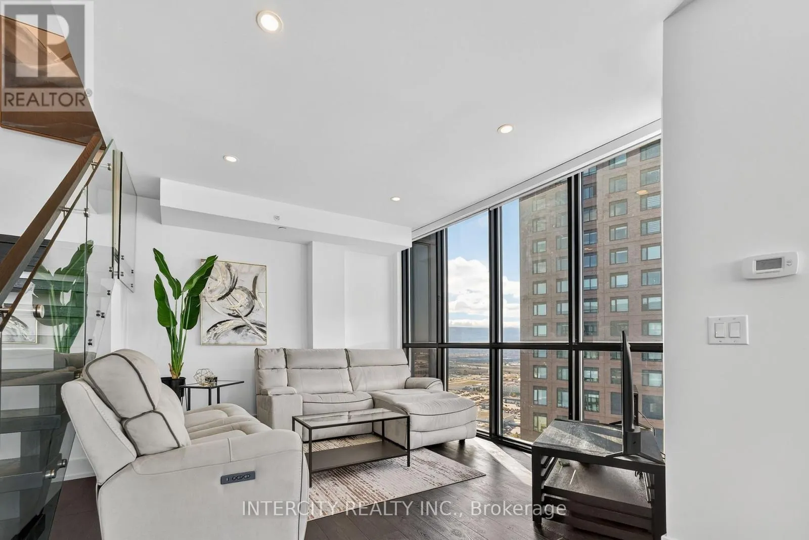 PH05 - 2910 HIGHWAY 7 ROAD