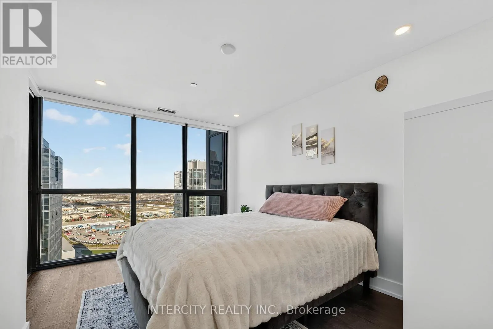 PH05 - 2910 HIGHWAY 7 ROAD