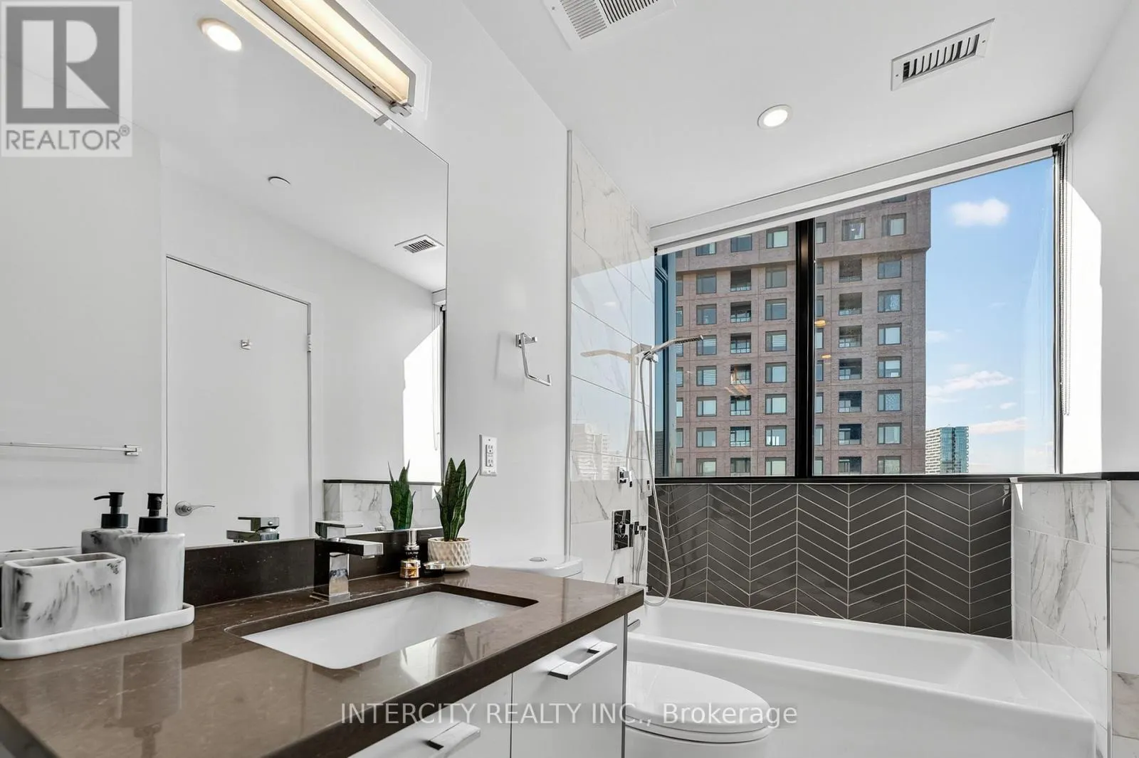 PH05 - 2910 HIGHWAY 7 ROAD