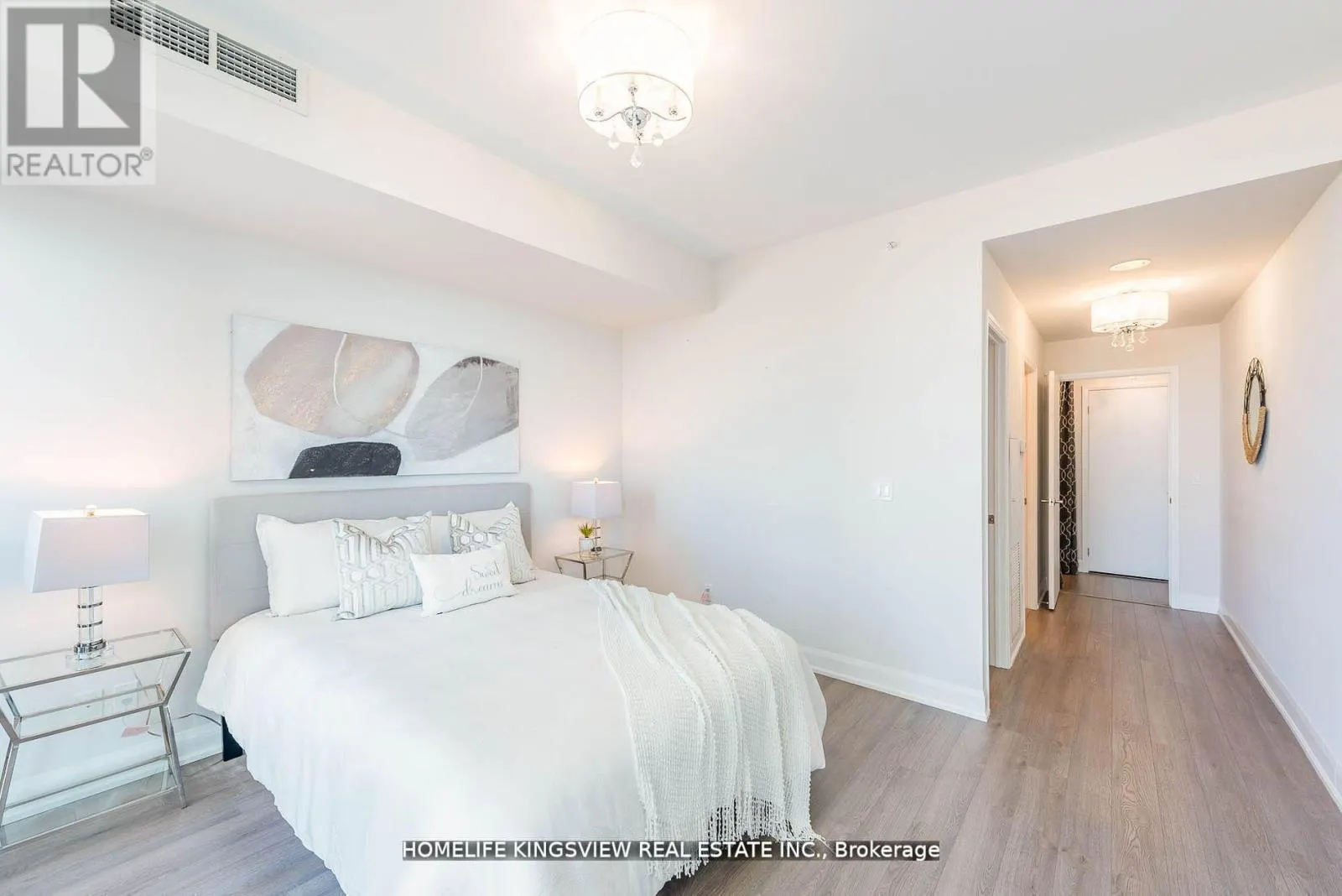 808 - 2910 HIGHWAY 7