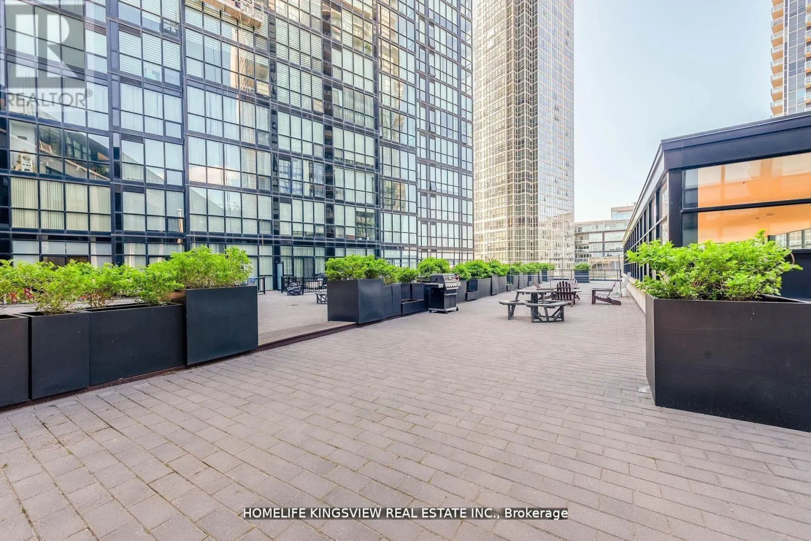 808 - 2910 HIGHWAY 7