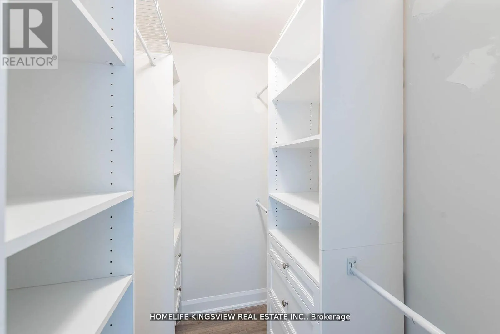 808 - 2910 HIGHWAY 7