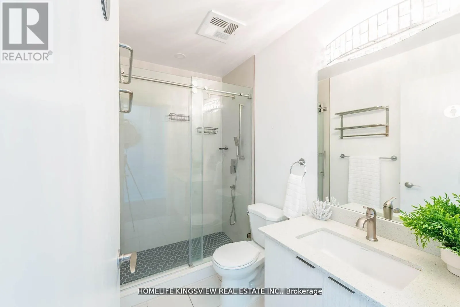 808 - 2910 HIGHWAY 7