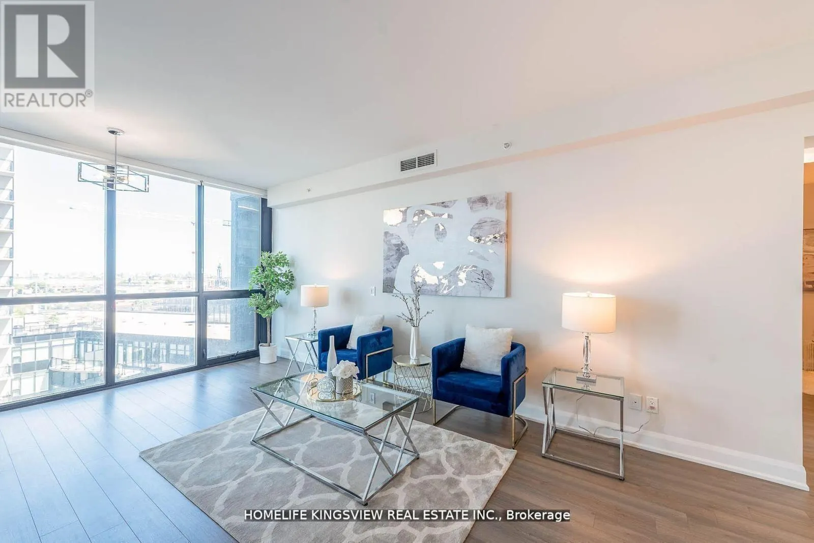 808 - 2910 HIGHWAY 7